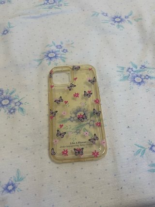 Funda transparente con flores y mariposas