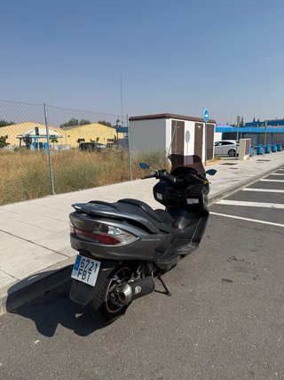 Suzuki Burgman 400 Maxi Scooter Gris