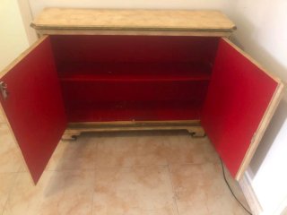Mueble recibidor madera beige y dorado