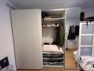 Armario PAX IKEA closet con cajones y espejo