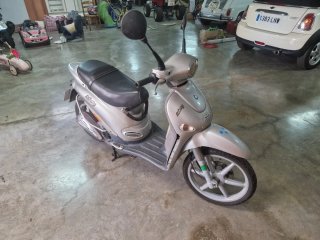 Piaggio Liberty 150 Scooter Plata.