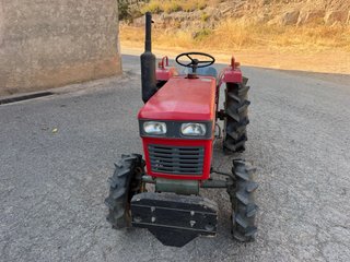 Tractor Yanmar YM1500D Rojo