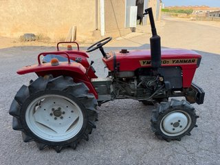 Tractor Yanmar YM1500D Rojo