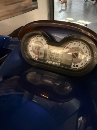 Moto de agua Sea-Doo GTX 4 tiempos azul y blanca