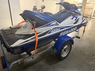 Moto de agua Sea-Doo GTX 4 tiempos azul y blanca