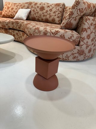 Mesa de diseño terracota, marca bizzoto