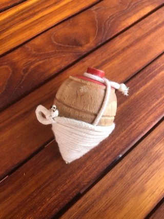 Peonza de madera clásica con cuerda