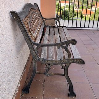 Banco de forja y madera