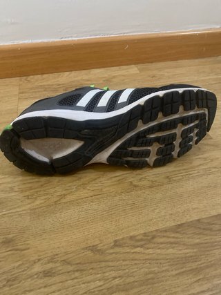 Zapatillas deportivas Adidas negras y verdes