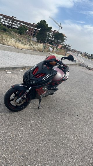 Yamaha Aerox Scooter Negro/Rojo