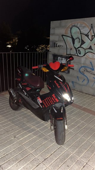 Yamaha Aerox Scooter Negro/Rojo