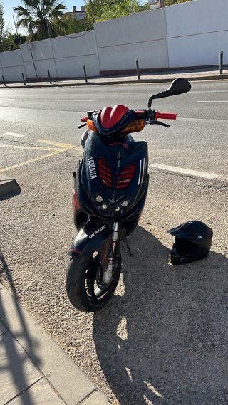 Yamaha Aerox Scooter Negro/Rojo
