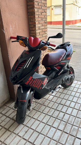 Yamaha Aerox Scooter Negro/Rojo