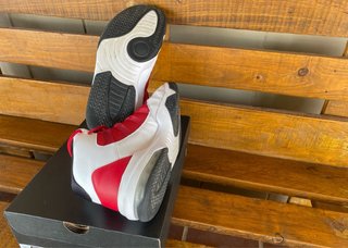 Jordan Max Aura White/Varsity Red – Talla 43
