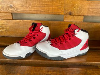 Jordan Max Aura White/Varsity Red – Talla 43