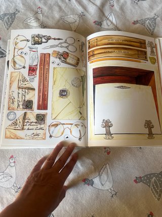 Libro con figure per decoupage