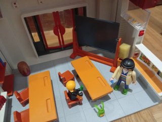 Escuela Playmobil con figuras