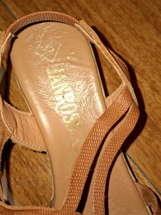 Sandalias cuña marrón