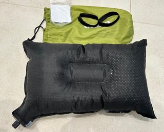 Almohada de viaje auto inflable Tramp