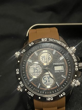 Reloj Frederic Dual Time Negro y Marrón