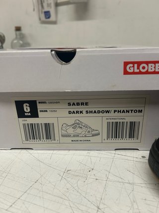 Zapatillas Globe Negras y Grises