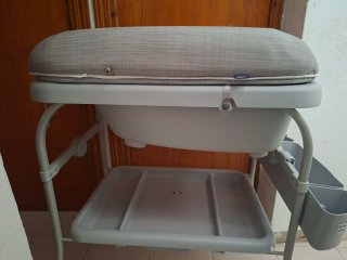 Bañera y cambiador para bebé marca Chicco .