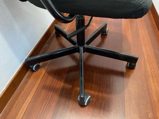Silla de oficina negra