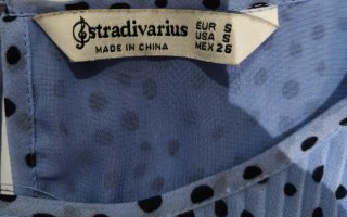 Blusa amplia lunares azul