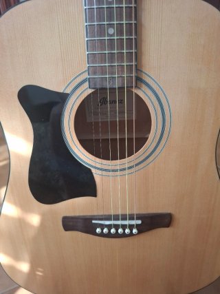 Guitarra acústica para zurdos marca Ibanez
