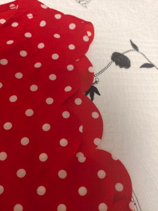 Blusa roja lunares blancos