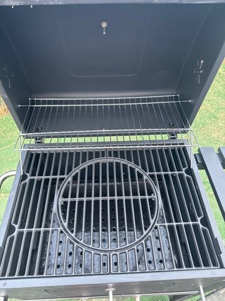 Barbacoa de carbón negra