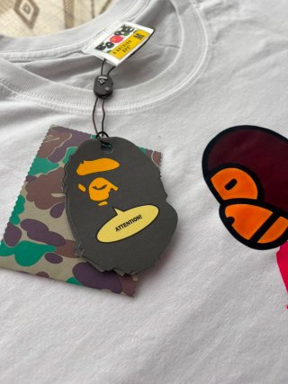 Camiseta BAPE Talla M Rosa y Blanca
