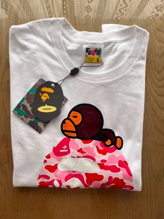 Camiseta BAPE Talla M Rosa y Blanca