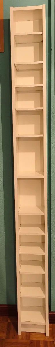 Estantería alta de madera Ikea