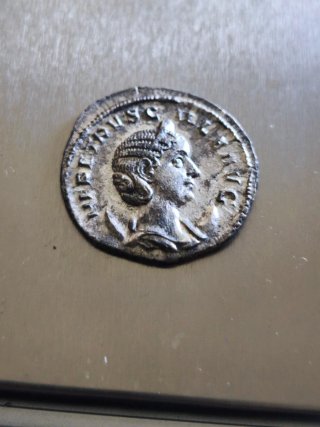 Moneda Romana Emperatriz Herennia Etruscila