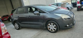 Peugeot 5008 2011