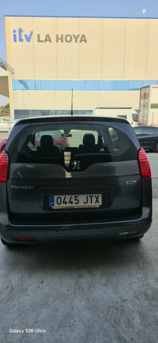 Peugeot 5008 2011