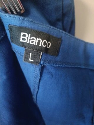 Vestido corto azul con cremalleras
