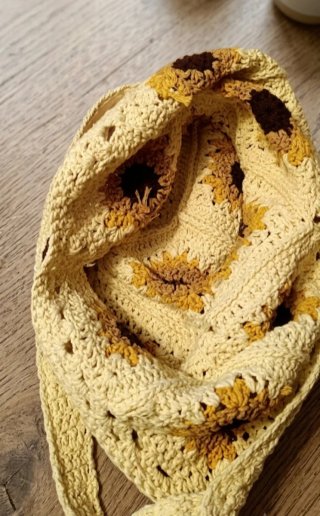 Bolso de ganchillo con girasoles