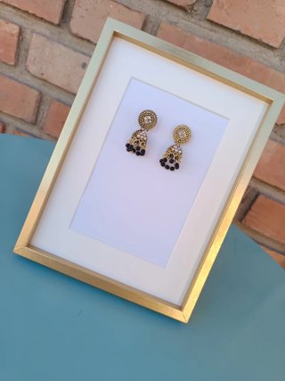 Pendientes hippie boho dorados con detalles negros