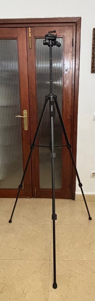 Trípode ESDDDI con soporte para cámara