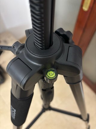 Trípode ESDDDI con soporte para cámara