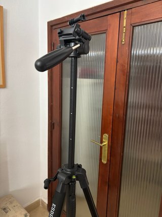 Trípode ESDDDI con soporte para cámara