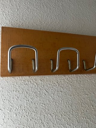 Perchero de madera con 5 ganchos