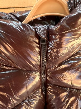 Chaqueta ZARA corta puffer marrón / burdeos