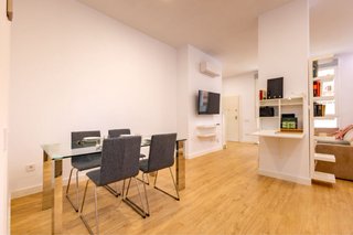Mesa cristal templado com patas acero y 4 sillas