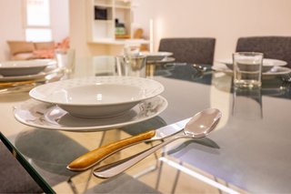 Mesa cristal templado com patas acero y 4 sillas