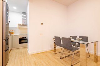 Mesa cristal templado com patas acero y 4 sillas