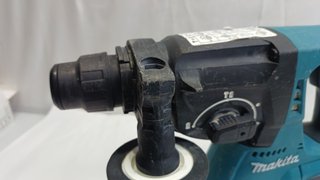 Martillo Percutor DHR242 + Batería 5Ah