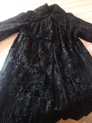 Abrigo Piel Astrakán Negro Garras